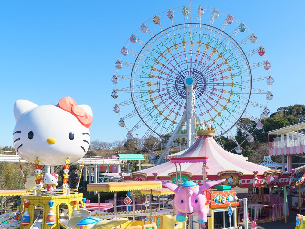 Large Hello Kitty head at a outdoor park